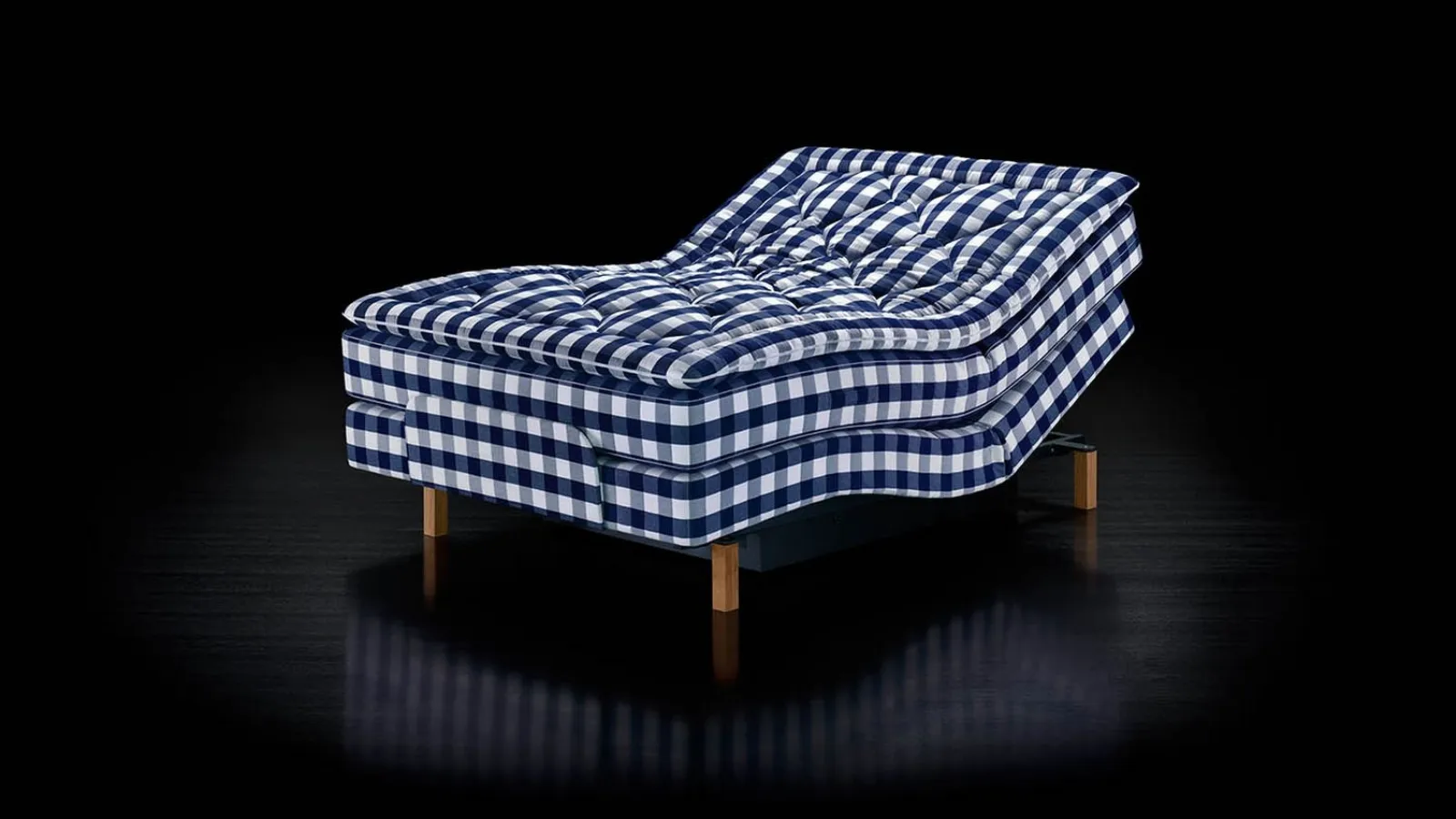 Bed in one and a half sizes Adjustable with headboard and footboard that can be raised and lowered by Hastens