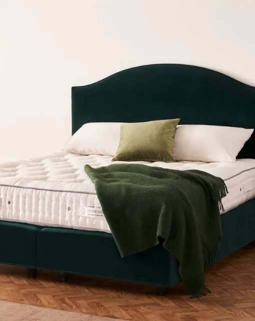 Bed with contoured headboard Clabon by Vispring