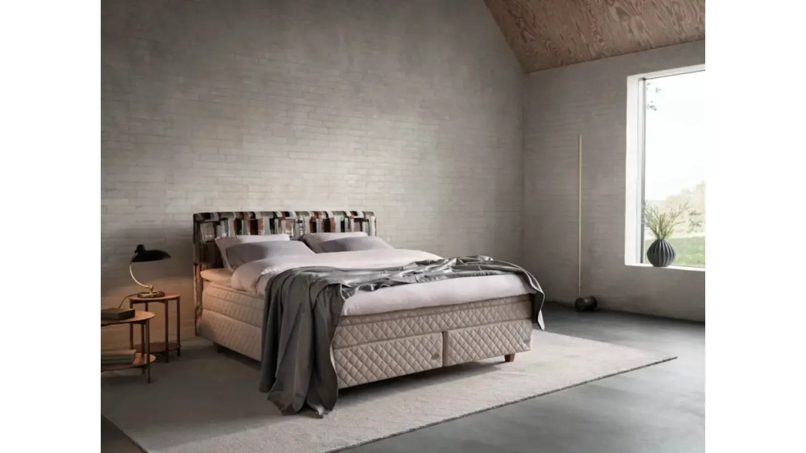 Bed with headboard Astoria by Duxiana