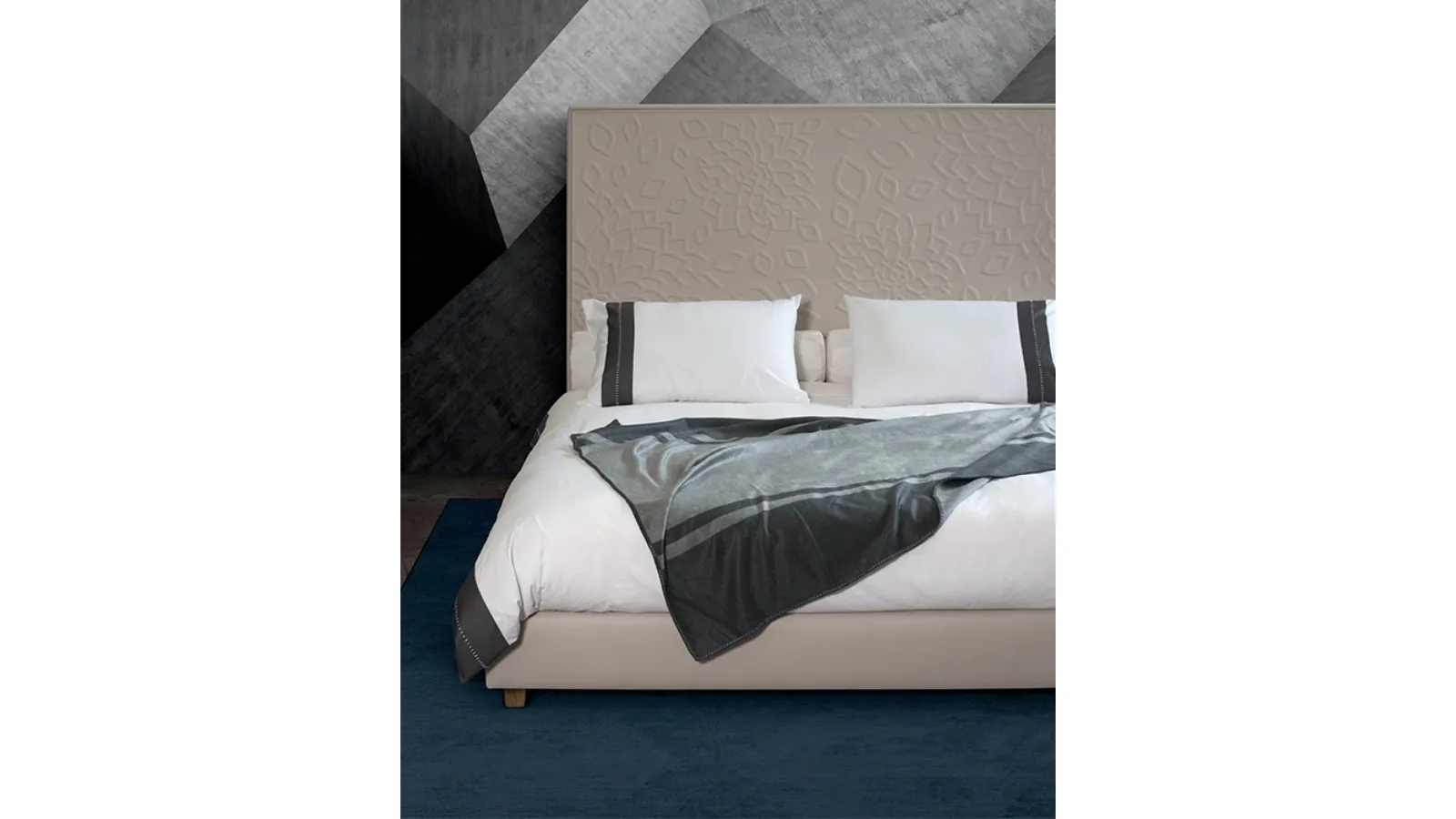 Leather bed with headboard Fiori di Seta by Midsummer Milano