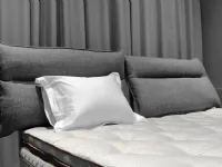 Bed with Flex Soft headboard by Duxiana
