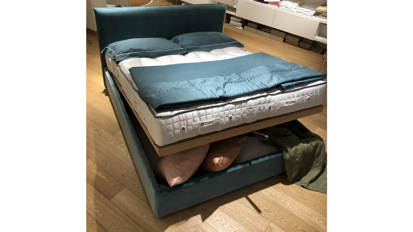 Leonardo Bed with Paraggi Headboard