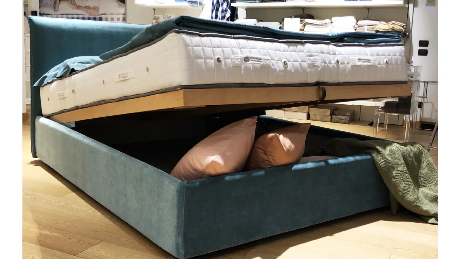 Leonardo Bed with Paraggi Headboard