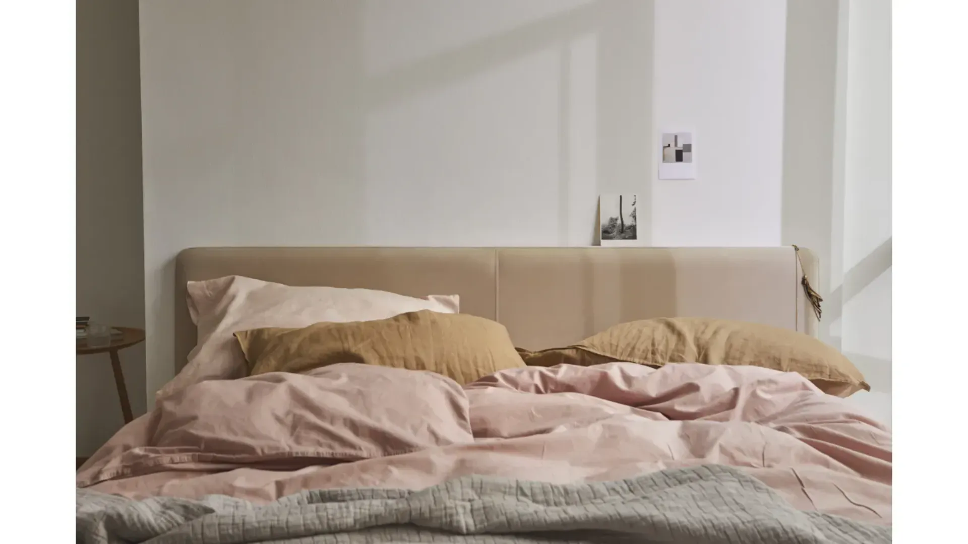 Luxury upholstered modern double beds between design and practicality