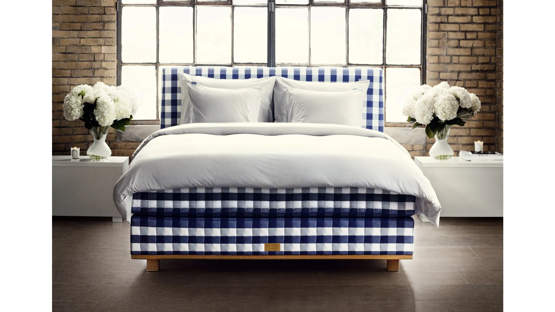 Luxury upholstered modern double beds between design and practicality