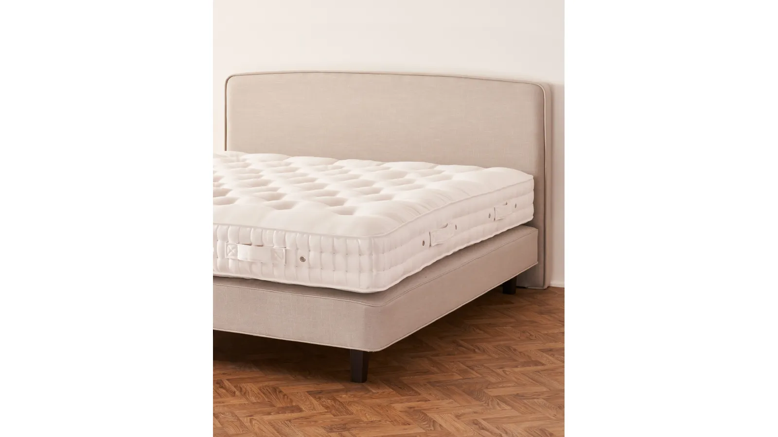 Bed in Palladio fabric by Vispring